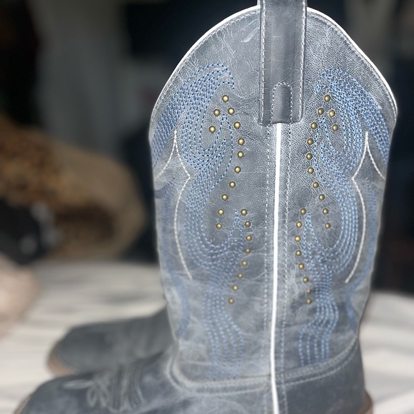 LAREDO WOMEN'S CHIC WESTERN BOOTS - BROAD SQUARE TOE BLUE WESTERN BOOTS - Picture 2 of 6